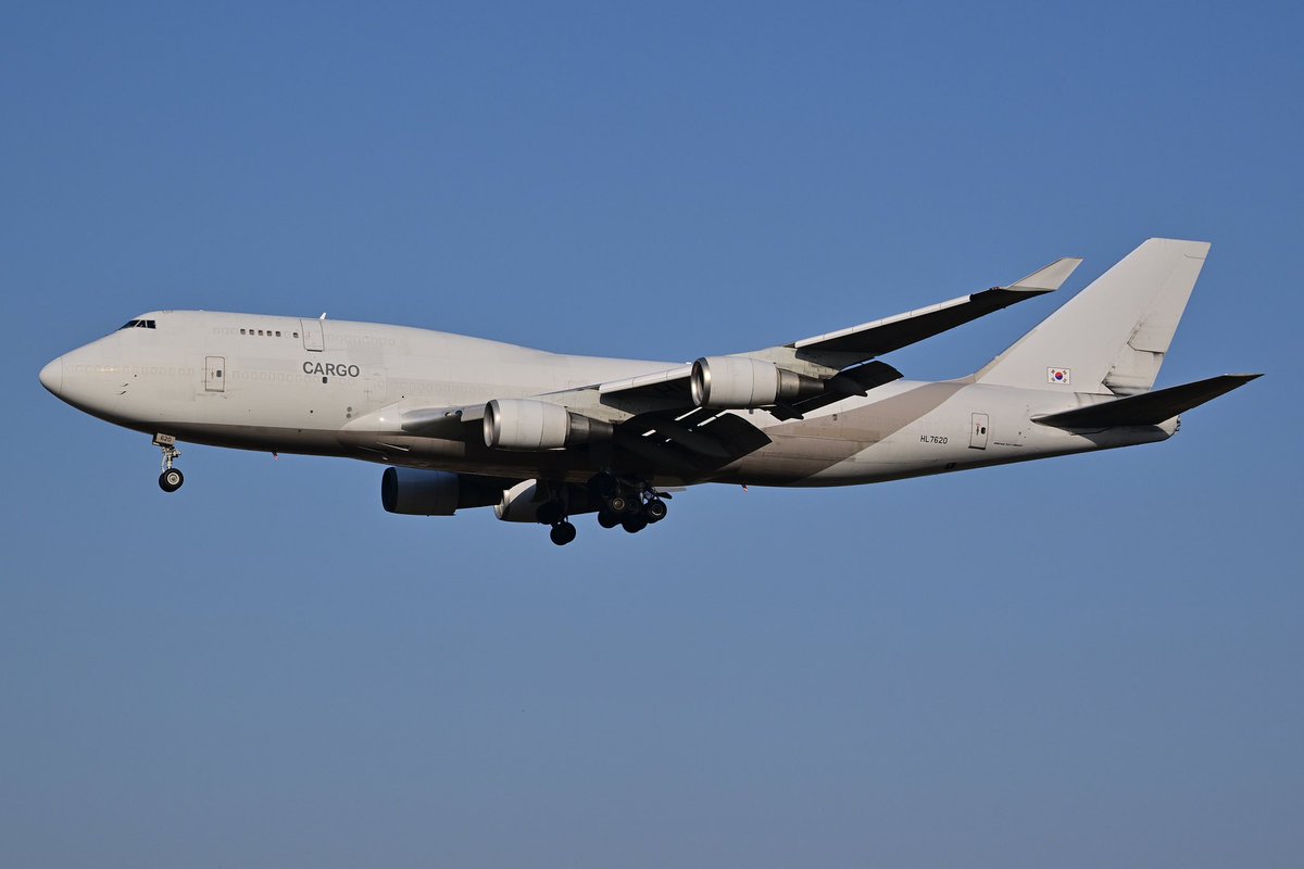 umkVMdyhA76PkK9's tweet image. こんにちは🌞NRT🌸 今日は寝坊で出遅れたので横田基地のレガホ👿を諦めて成田へ✨勝手にカーゴ祭りしています🥳
#RJAA #成田空港 #nca #cargolux #B747