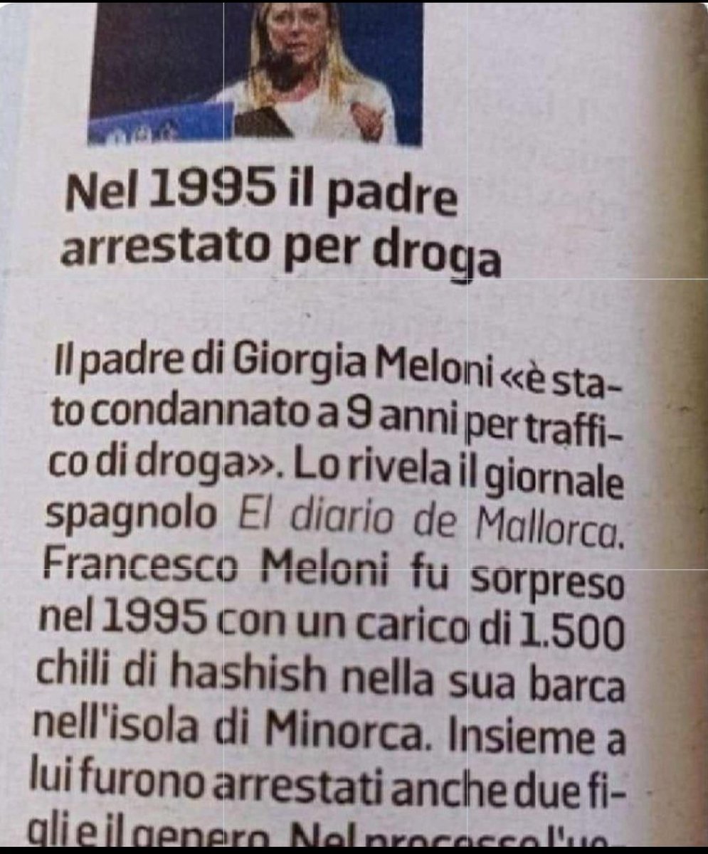 Orraffaela's tweet photo. La figlia di un narcos che vuole cambiare la Costituzione 😂 fa già ridere cosi
#IoVotoNo 
#ioVoteròNO https://t.co/cvMRmHbWI5