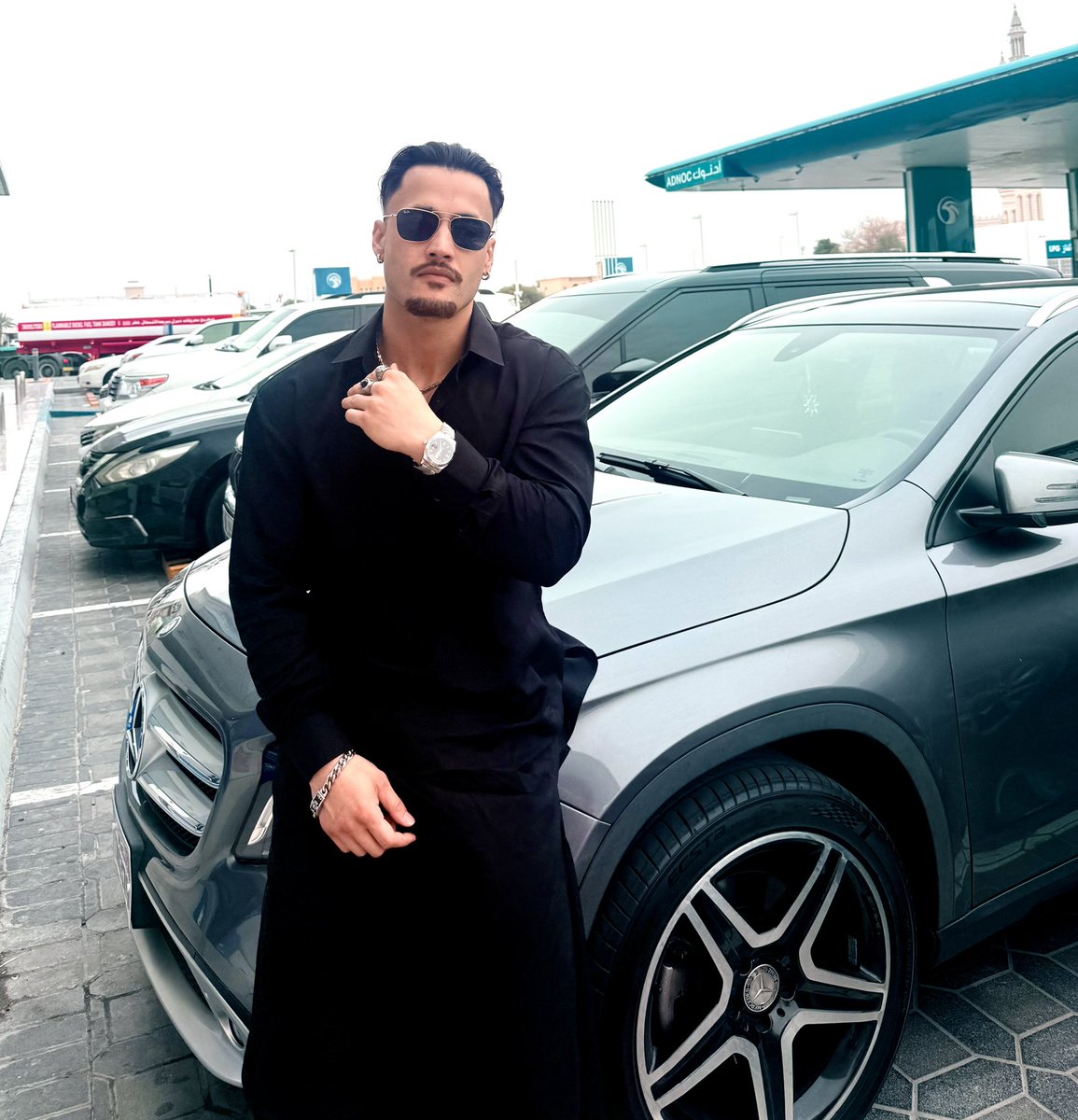 Asim Riaz tweet media