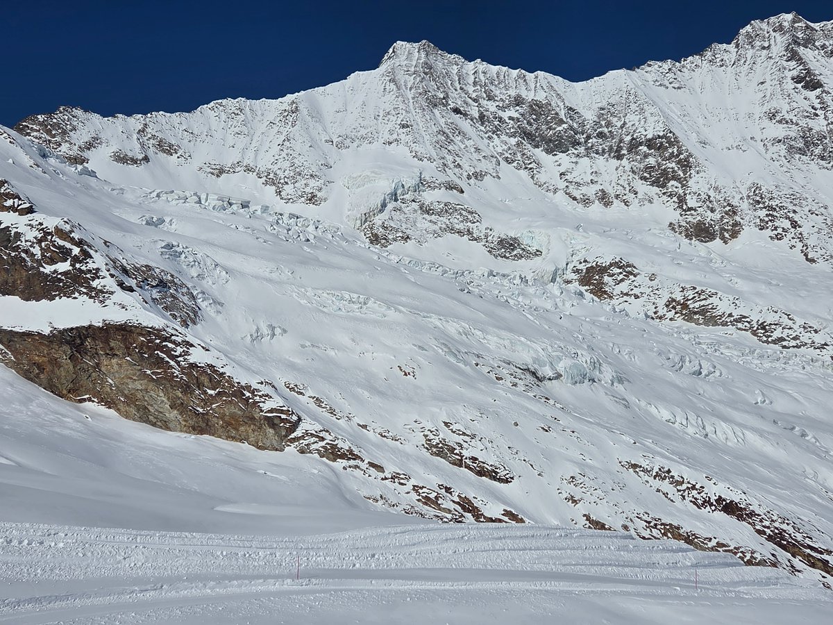 untamed_nomad's tweet photo. Saas-fee with tons of snow and bluebird skies, week of March 16, 2026. #skiing #freerider #Switzerland https://t.co/ggjG3i6Frt