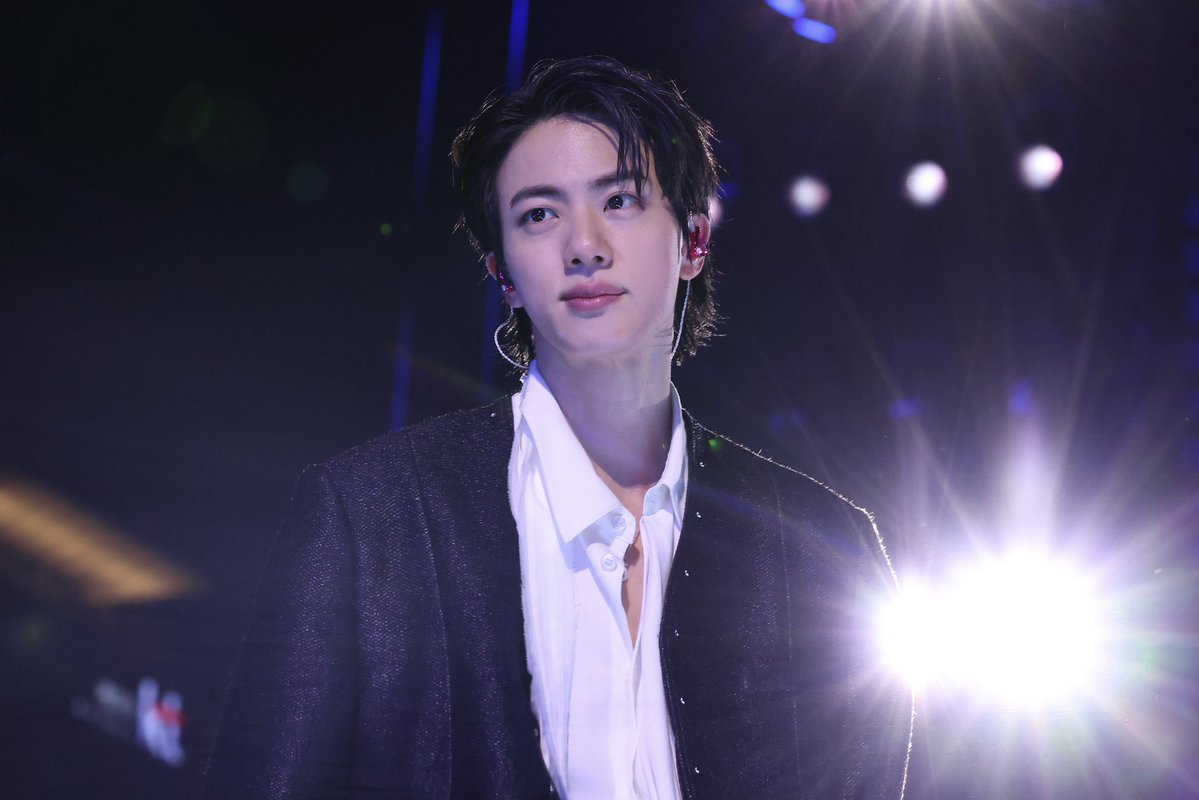 ดั่งแก้ว ดั่งแสงจิงแกกกก😭
ผิวใสเหมือนแก้ว เปล่งประกายดั่งแสง✨