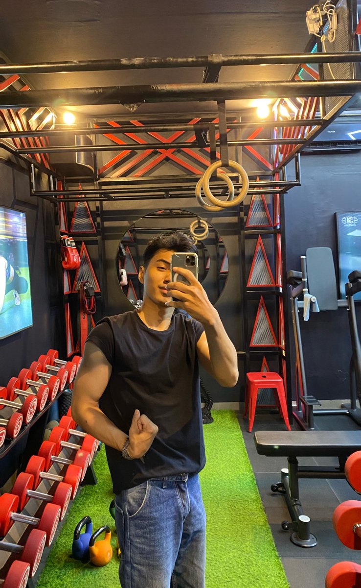 netflixncuddl tweet media