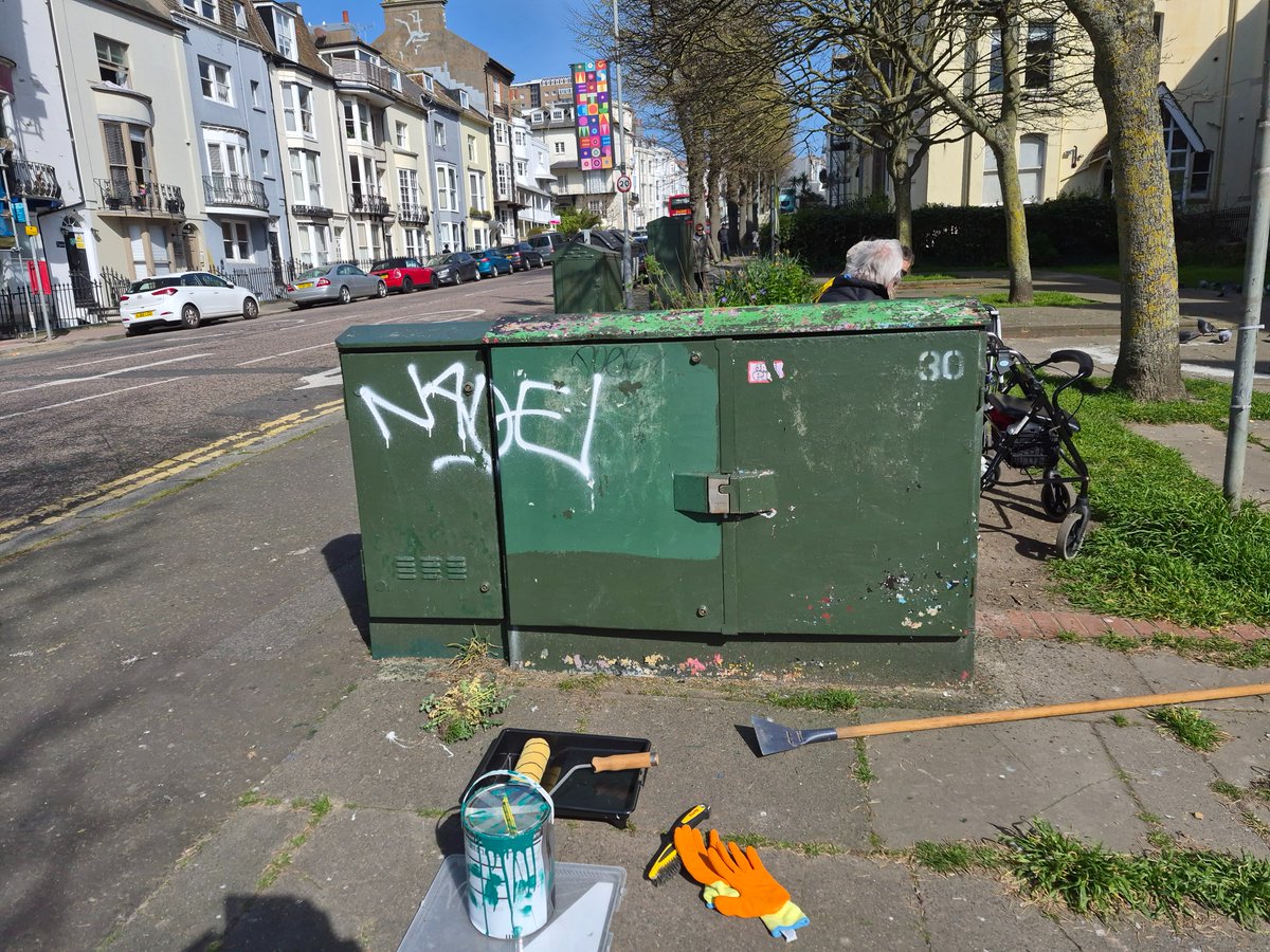 Out this morning giving Kemp Town Village a bit of a spruce up. Before and after pics.