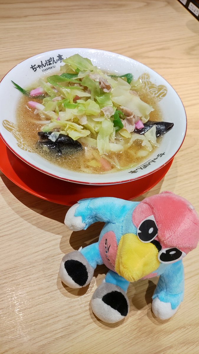 100oku's tweet photo. リンガーハット��像してたから、味が全然違ってびっくり！
お酢と生姜で味変してゴイゴイ酢ーー！
#鳥栖サポ滋賀遠征 https://t.co/iyynrcRHIb