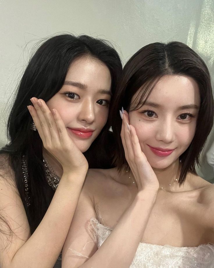 권은비. tweet media