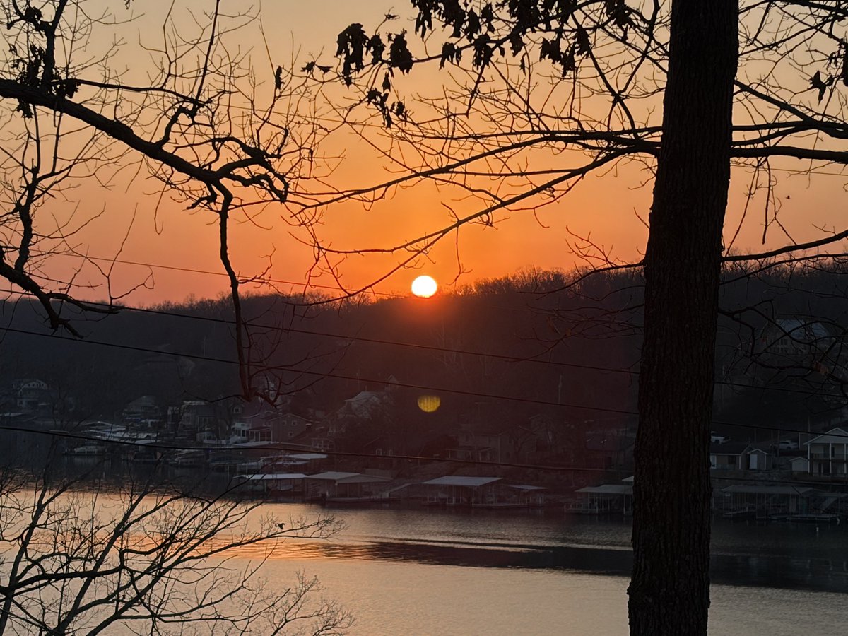 GregABaker's tweet photo. Spring Break #sunrise https://t.co/aFFXINRf9u