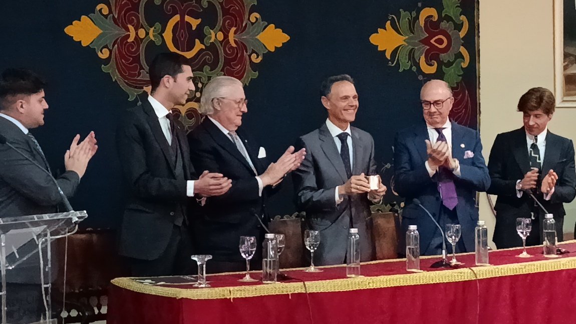 Estandarte de Sevilla tweet media