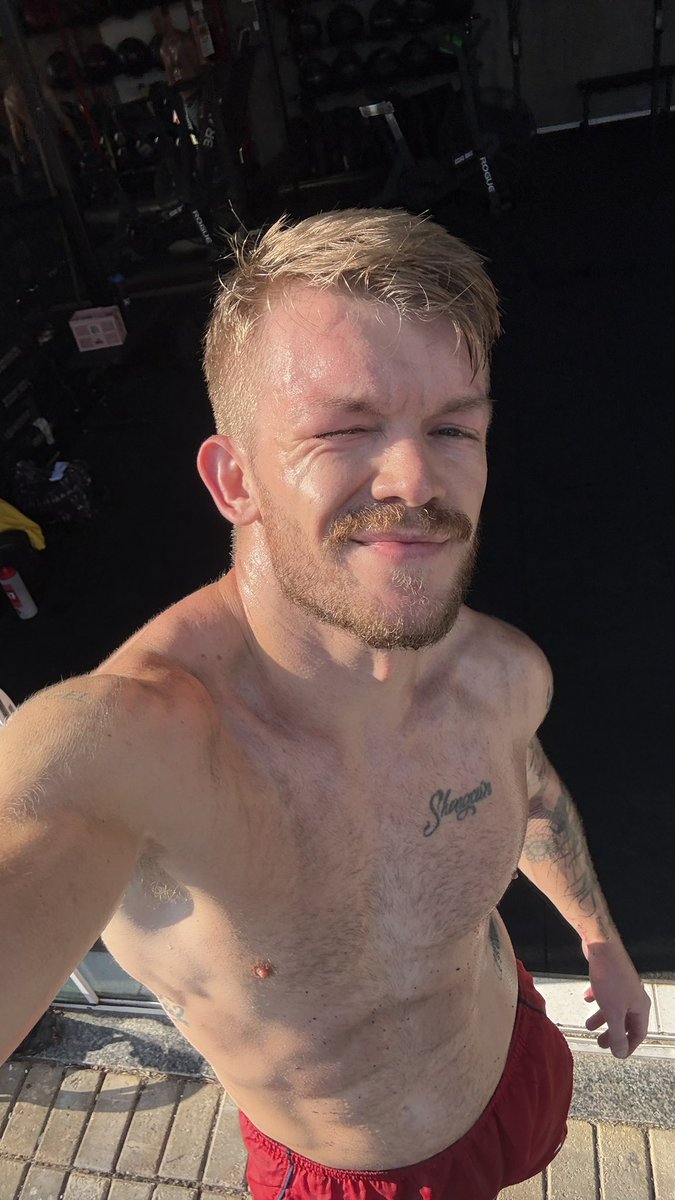 lonely boy. tweet media