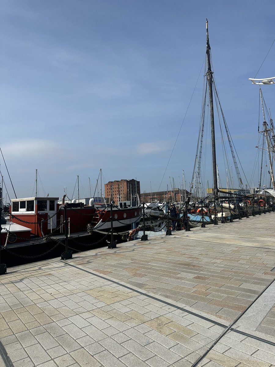 Lee Scott tweet media