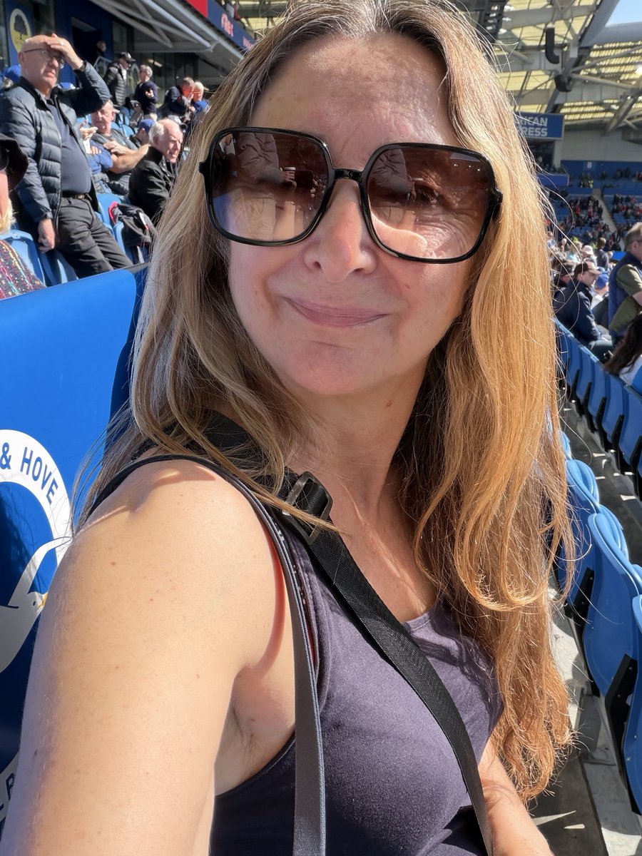 Maunie C tweet media