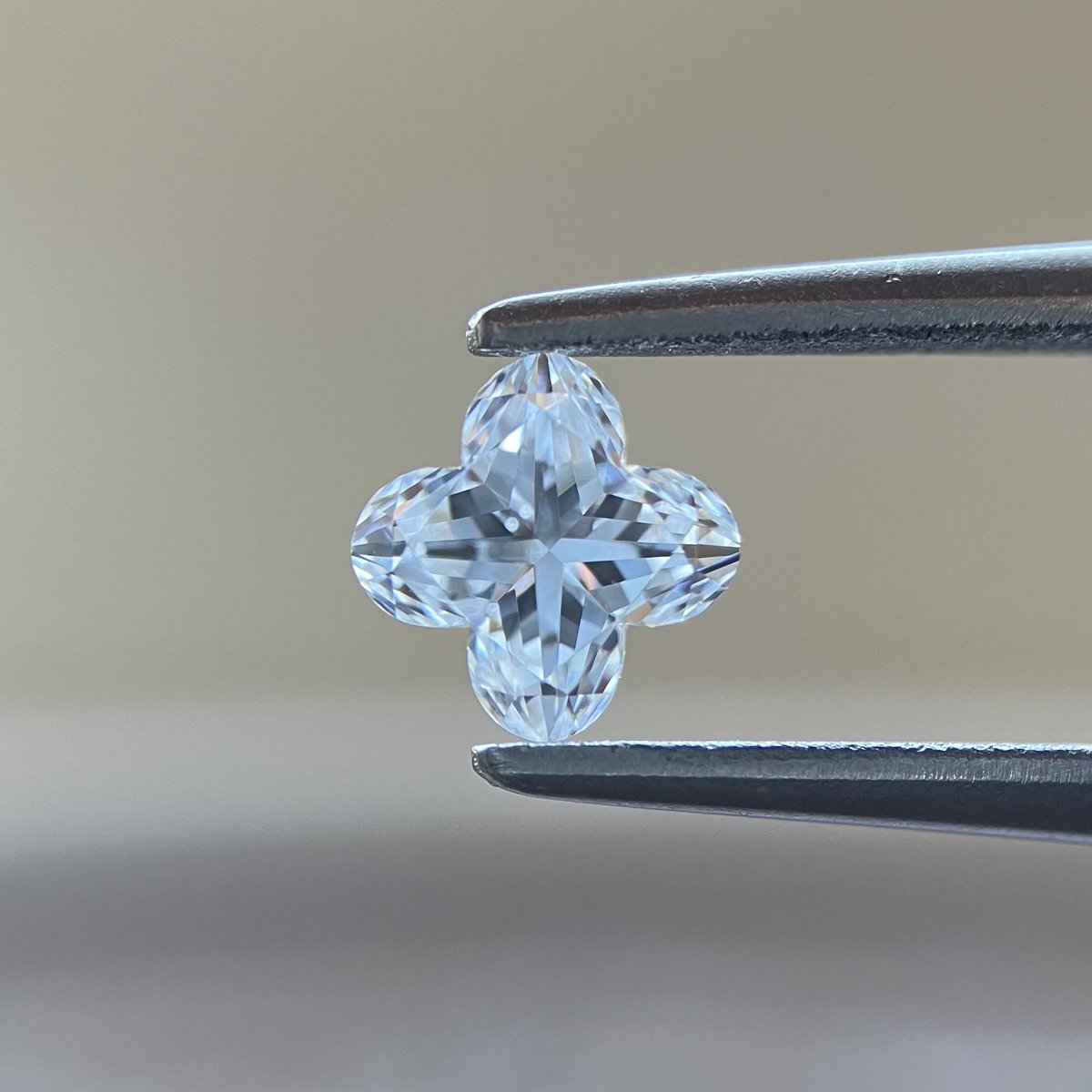 RECEPTION_Jewel's tweet photo. 新入荷

リリーカット　ダイヤモンド
0.4ct Dカラー　VS-1

https://t.co/cwMjl4KSWN https://t.co/3gwunFX4ex