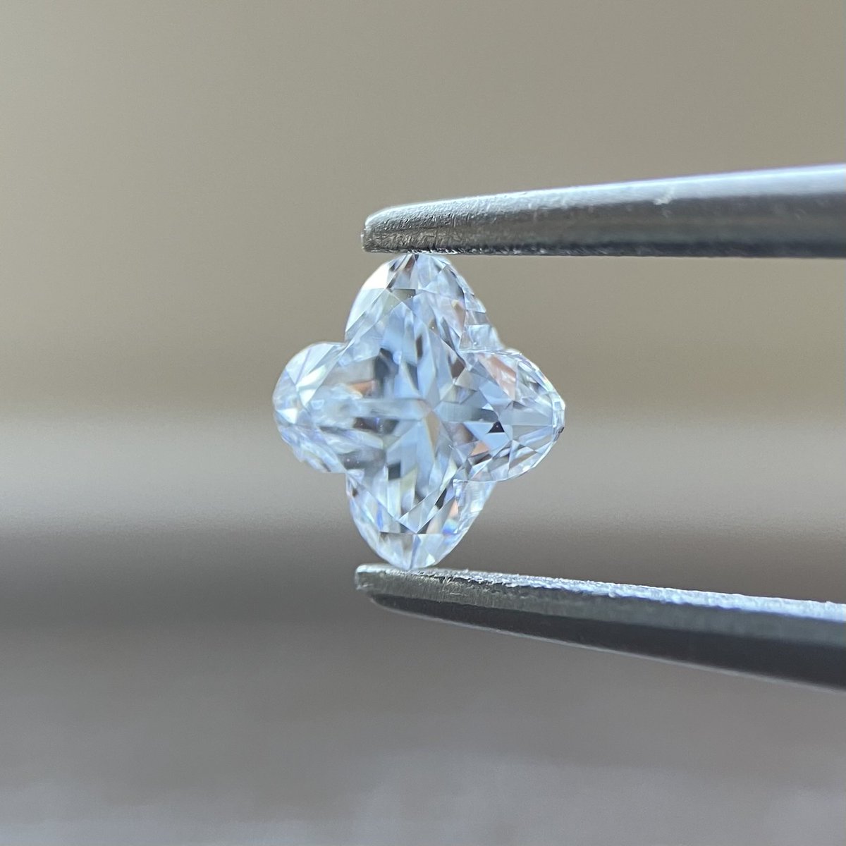 RECEPTION_Jewel's tweet photo. 新入荷

リリーカット　ダイヤモンド
0.4ct Dカラー　VS-1

https://t.co/cwMjl4KSWN https://t.co/3gwunFX4ex