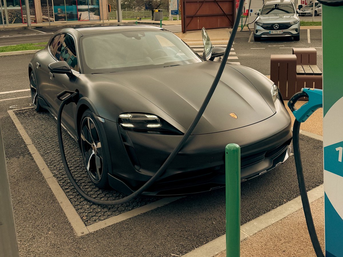 Powlisher tweet media