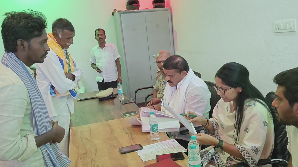 ShwethaKAS's tweet photo. Janaspandana was successfully conducted, bringing governance closer to the people, with prompt action initiated on key issues. https://t.co/t1YoZqX4aJ
