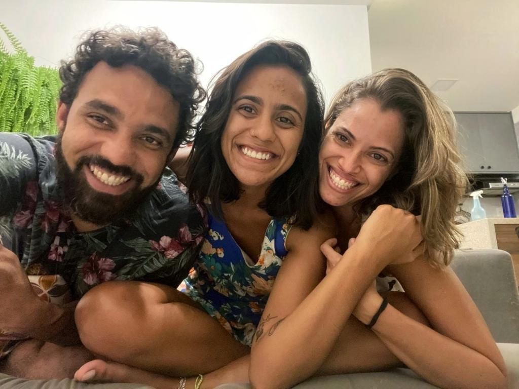 Threesomes Dating App🍍 tweet media