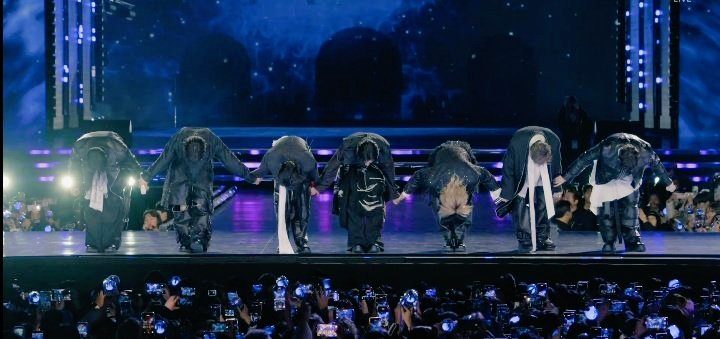 skjnition's tweet photo. a big part of me healed today that was beyond beautiful so blessed to have them back @BTS_twt thankyou for such a beautiful experience ♥︎

THANKYOU BTS 💜 https://t.co/lIOGjHzxeZ