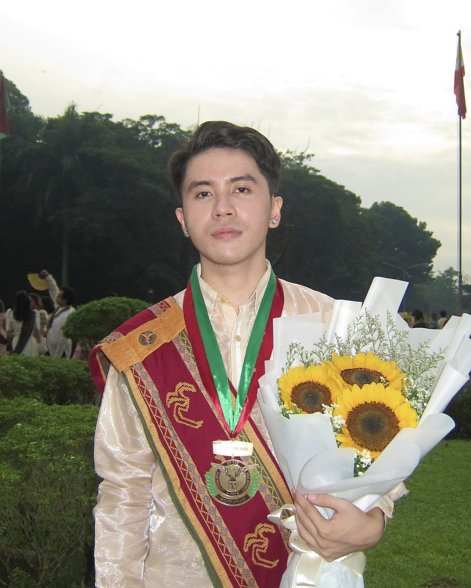 i almost completely forgot I had this photo from my graduation last July 2025 (char) 🌻

long overdue #sablay2025 dump on my ig!!!
instagram.com/p/DWJTOvIk5Vz/…

nakapost rajud HAHAHAHA happy 5 months pud sa akoa sa work WOW