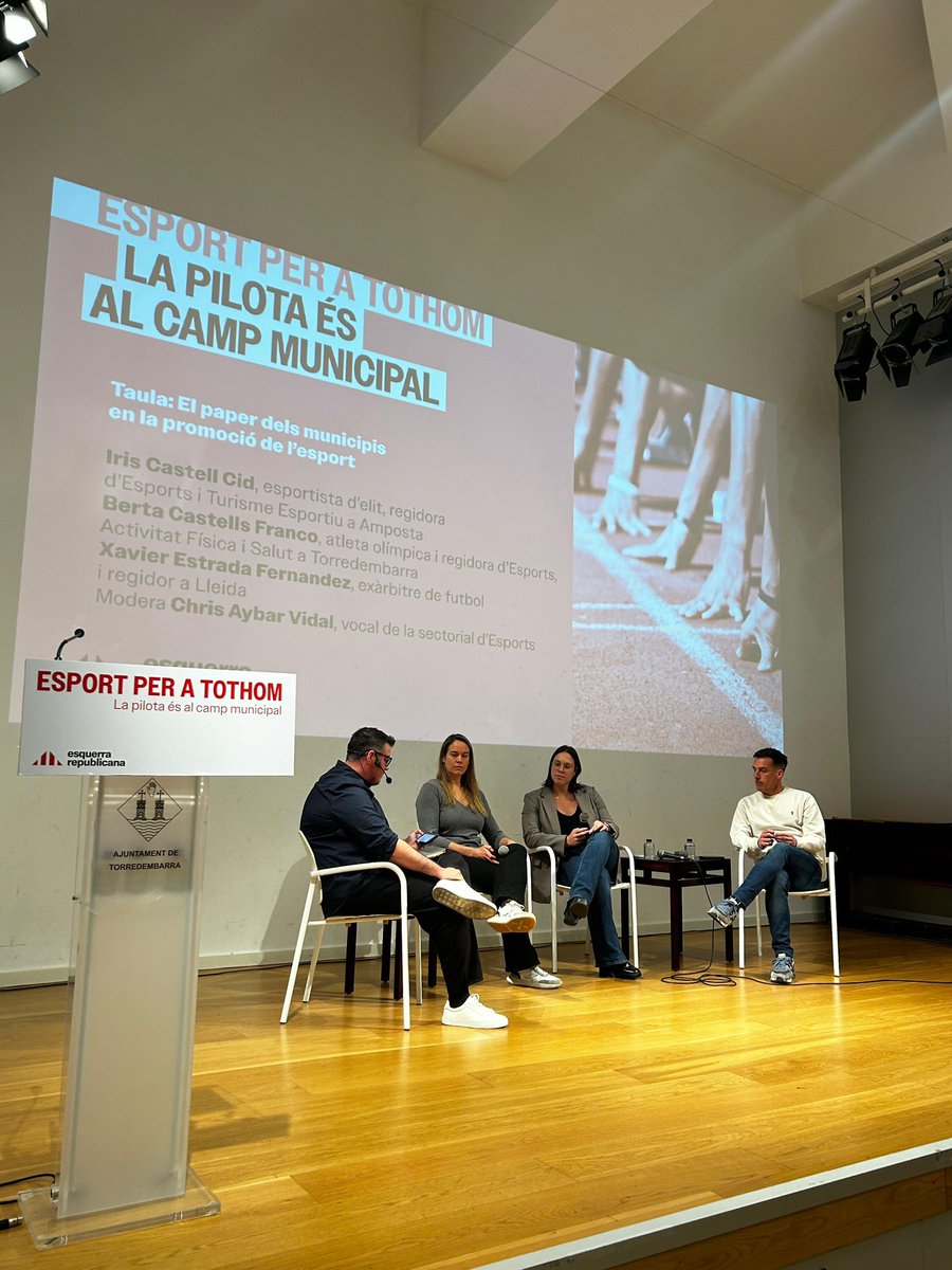 XavierEstradaF1's tweet image. Jornada ESPORT PER A TOTHOM: “LA PILOTA ÉS AL CAMP MUNICIPAL” #cohesio #pais #vector #transformacio  @ERCPAERIA @EsquerraTDB