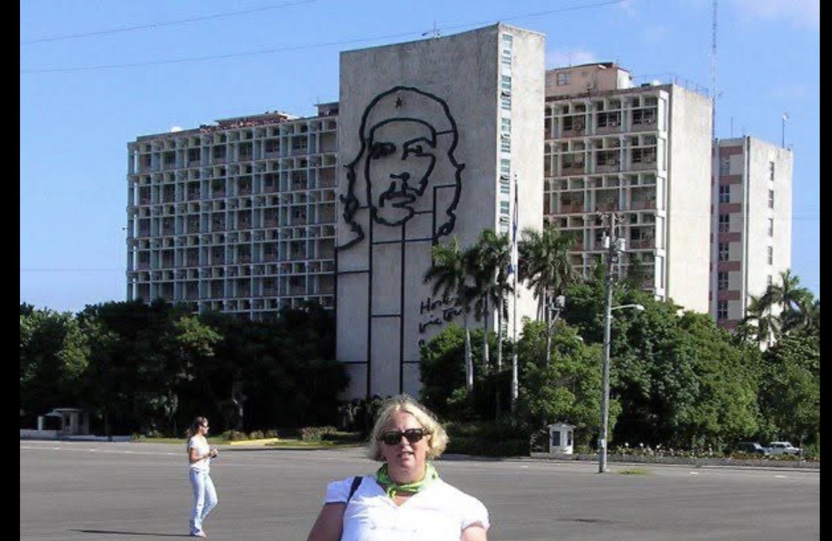 Sally Bourliakas 💙 tweet media