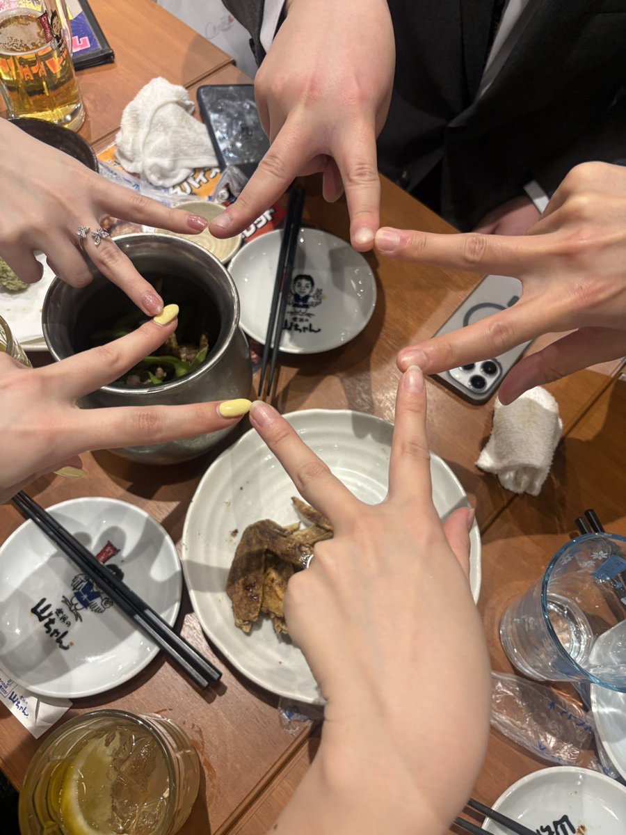MasafumiPoP119's tweet photo. 結婚式で同席の2人とイェーイ☆ https://t.co/3Yv4R6ZSM3