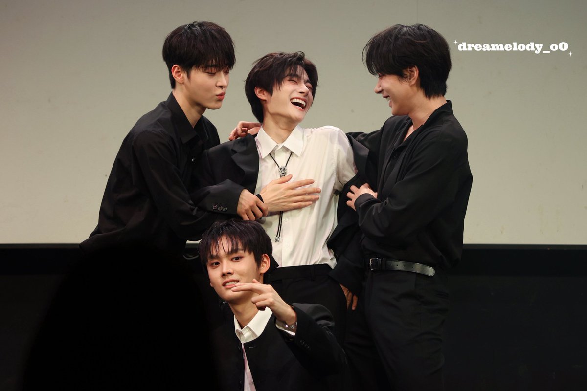 𝙫𝙞𝙤𝙡𝙚𝙩♡ tweet media