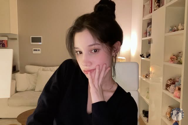 bxghouse's tweet photo. "Balikan yuk?" - R
"Bayar dulu utang lo!" - HB 

bxg https://t.co/Ll3Jqikhy3