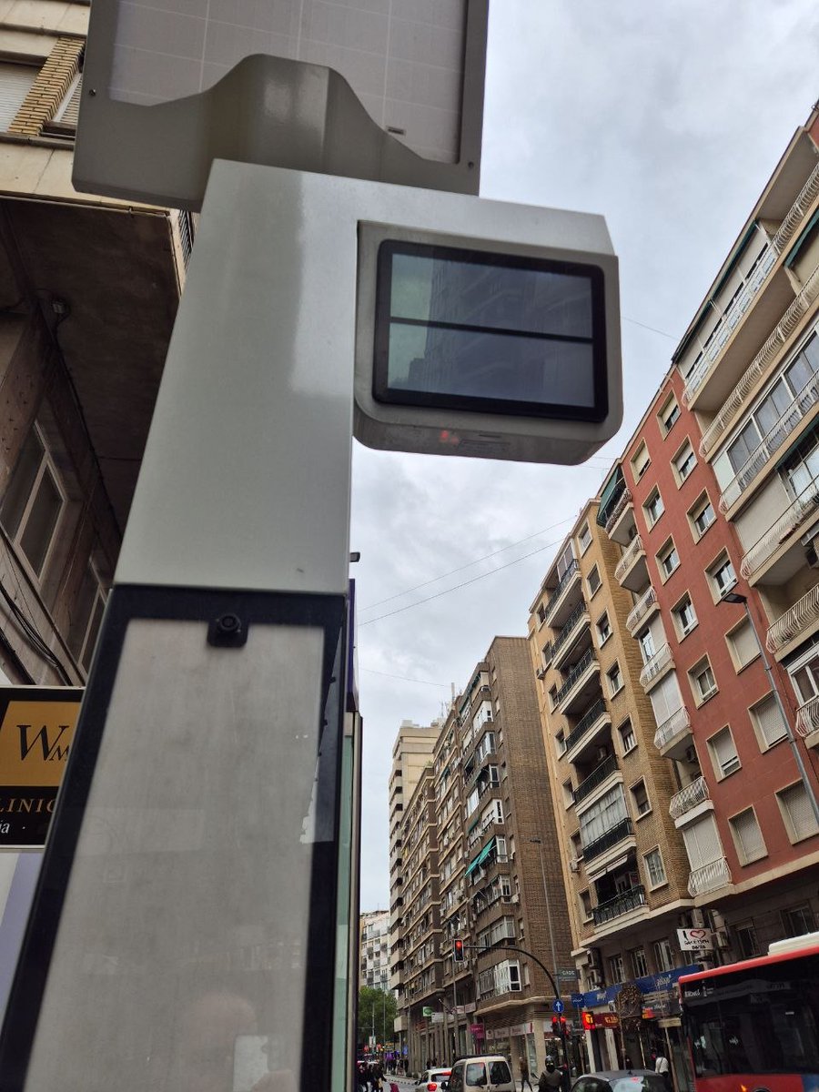 Lleva años sin funcionar, y ya ni siquiera pone "sin datos".
¿Algún responsable al mando?

📷 <a href="/murcia_lab/">MurciaLAB</a>

#MurciaMovilidadSaludable