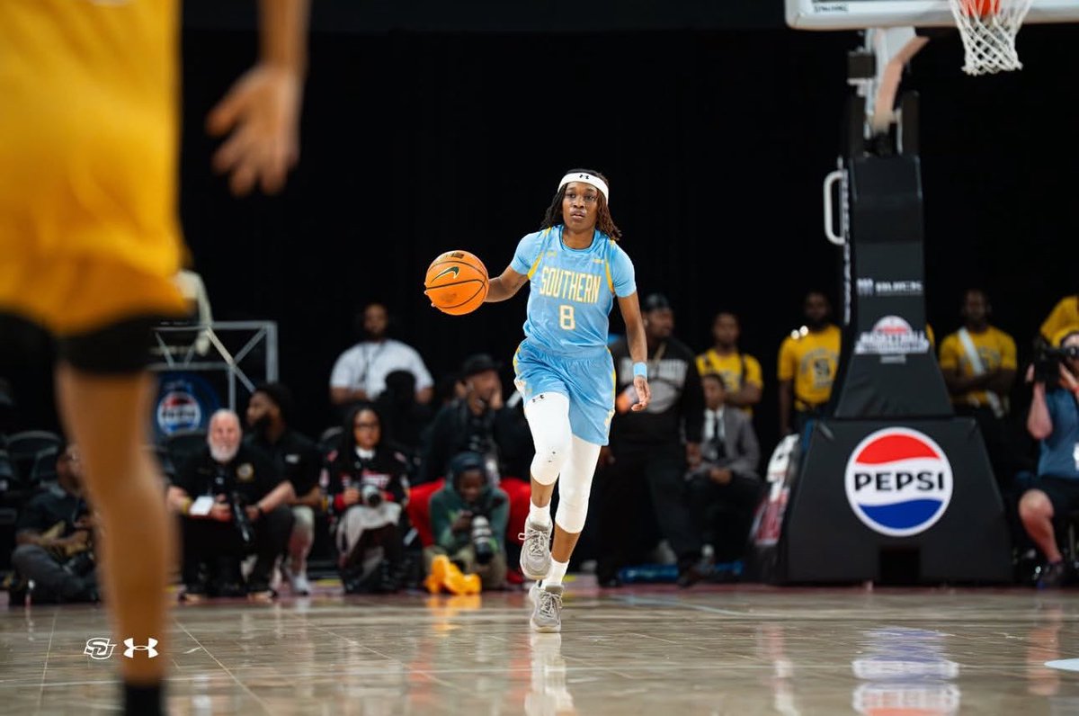 There was a coach in highschool that told my sister she’d never play point guard in college… Good thing she didn’t listen!!! <a href="/MykaylaCunning2/">Mykayla “Kayos” Cunningham</a> #startingPG #NCAATourney #marchmadness