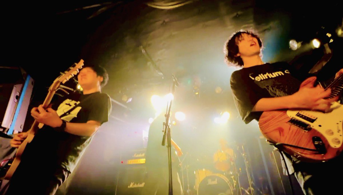 ACE753's tweet photo. ほんこち下北沢DAY2！
下北沢HOLIC！！

SNACK SQUAD企画 #DAYTAG ！！
Nikola Teslaを観に行ってきました。
ぐるぐるダンスりょーちゃん最高！
シビレルバクチのコイン連打も好こでした。
サーチライトのツインリードからしか得られない栄養素をたっぷりご飯にかけて頂きたい夜でした
#ニコテス 最強 https://t.co/xCJz8l8xPL