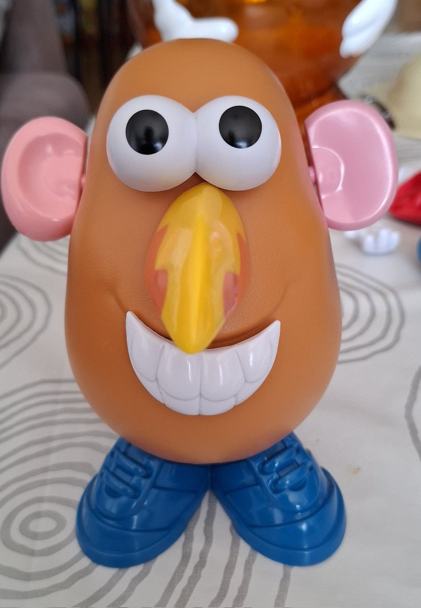 Estaba jugando al Mr Potato con mi sobrino y me ha salido un Pavel Fernandez