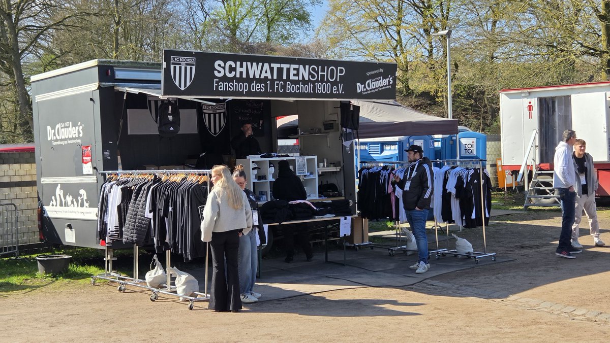 niek92jansen's tweet photo. praemium Park am Hünting, Bocholt 📍🇩🇪
Weer eens op bezoek bij 1. FC Bocholt, de nummer 13 van de Regionalliga West. Vanmiddag krijgt de ploeg SSVg Velbert, de nummer 17, op bezoek ⚽️
#FCBocholt #SSVgVelbert #RegionalligaWest #Bocholt #Velbert #groundhopping https://t.co/iFyrg8TpJ3