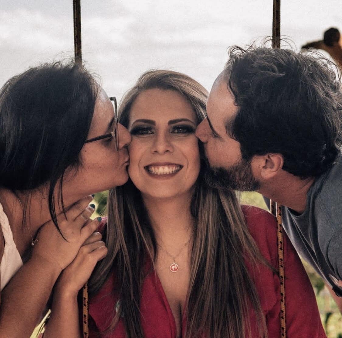 Threesomes Dating App🍍 tweet media