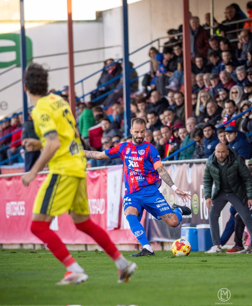 Yeclano_dptvo's tweet photo. 💙❤️ 🅹🆄🅽🆃��🆂 ❤️💙
🍍⚔️💪 ¡Jugadores, cuerpo técnico y afición, a por todas mañana! 🙌🏟📢
#EmotionMV 📸 #SegundaRFEF
#GraciasAfición 📢 #NoDudaría https://t.co/BkjR5DFa2H