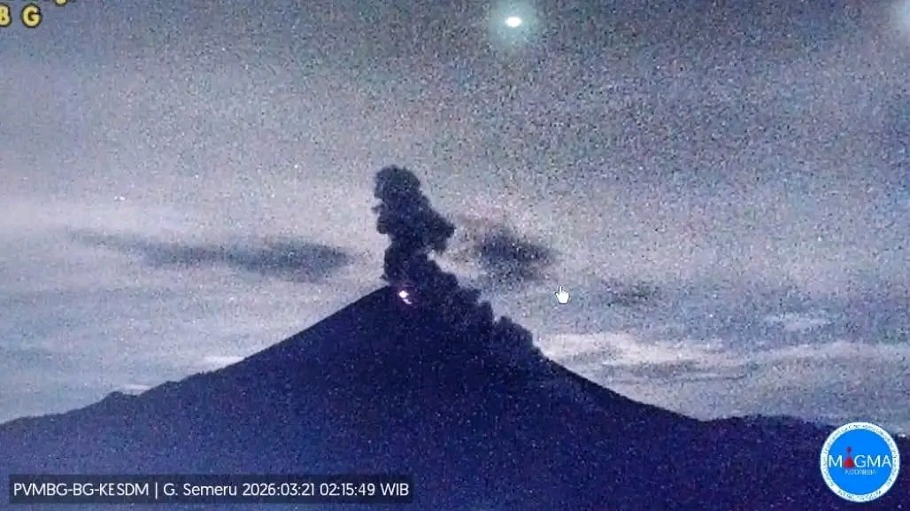 Erupsi Gunung Semeru 21/3/2026. pkl 02.15 wib