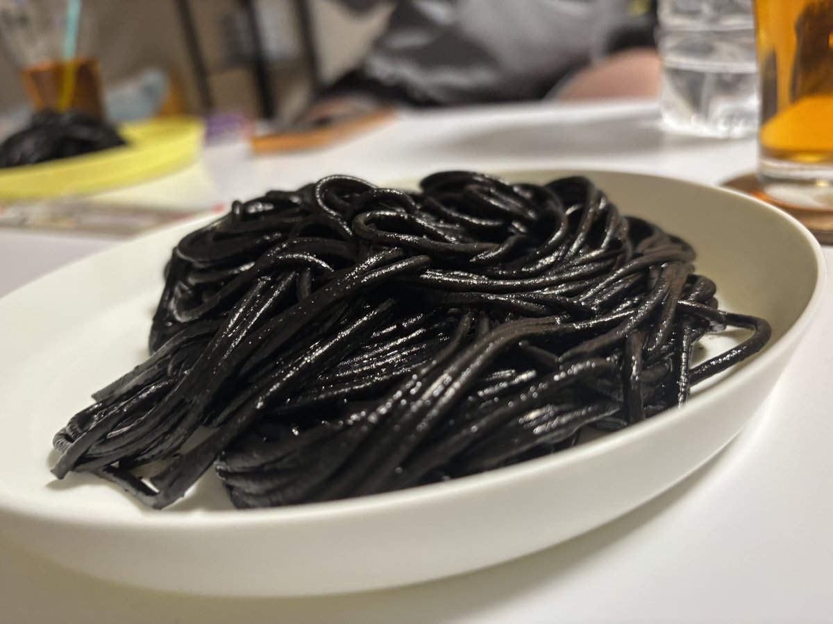 しょーちゃんちで初めてイカ墨パスタ食べる！！