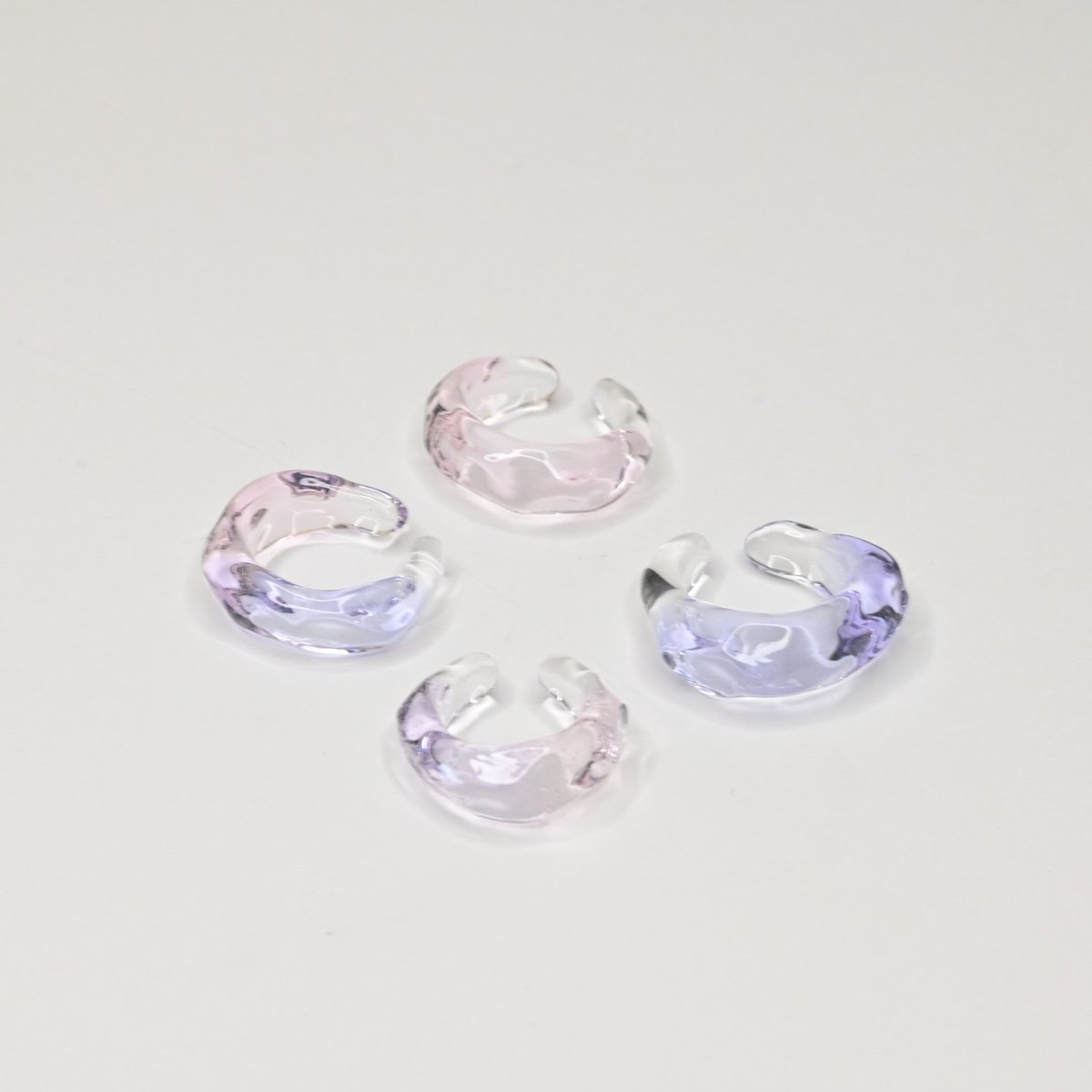 カラフルなイヤカフは、思わず色やサイズを集めたくなるアイテム。今年もさまざまな種類をご用意しています！
アクセサリーは一期一会。ぜひ会場でお手に取ってお試しください✨☺️
個性派アクセサリーやミニポットなどもご用意💎掘り出し物に出会えるかも…！？
＃すみだガラス市2026