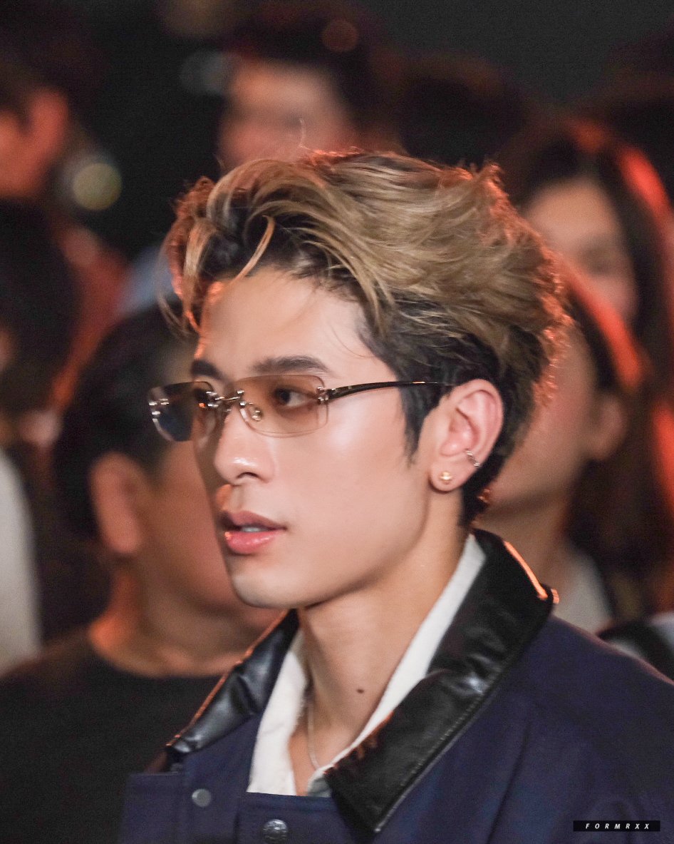 forsvrnandmore's tweet photo. ใจฉันยังตามเธอไปทุกๆ แห่ง ♡

TODAY XXSIVK AT APPLE
#Apple50xPORSCHE 
#XXSIVK #PorscheSivakorn https://t.co/Mq8ZEvgPaE