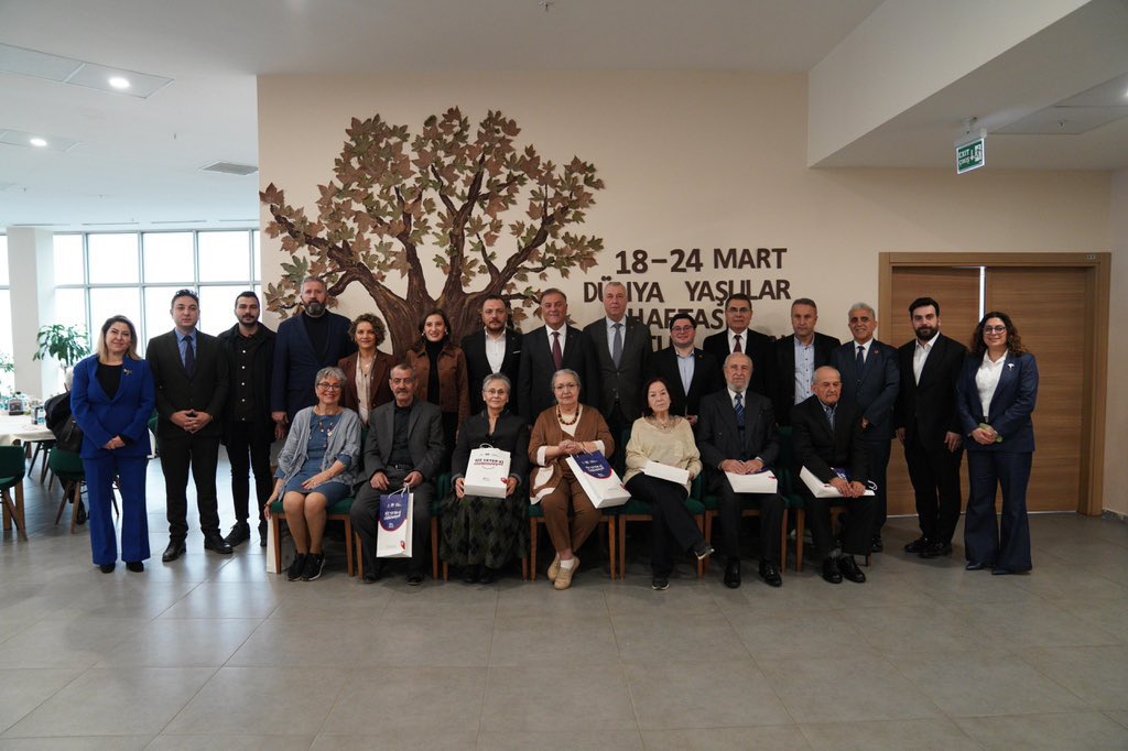 Ramazan Bayramı ve Yaşlılar Haftası vesilesiyle, İstanbul Büyükşehir Belediyemize bağlı huzurevi ve yaşlı bakım merkezlerimizi ziyaret ederek kıymetli büyüklerimizle bir araya geldik.

Onların ellerini öpüp hayır dualarını almanın huzurunu yaşadık. Büyüklerimizin yaşam kalitesini