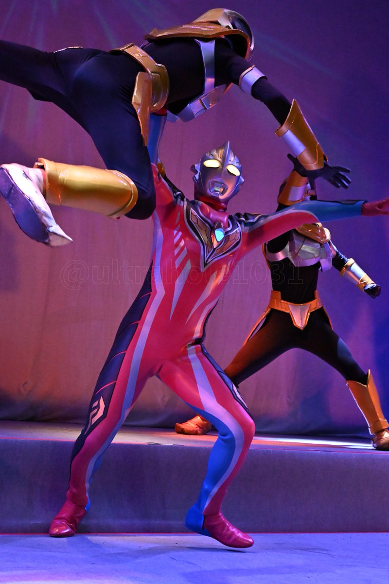 ガイアSSVだけ1対2の数的不利を物ともせず、ちぎっては投げちぎっては投げの大立ち回りで、超怖くて超カッコよかったです😭ハイタッチもめちゃくちゃ力強くて...たまらなかった...
#ウルトラヒーローズEXPO博多
#シュワッチメモリーズ