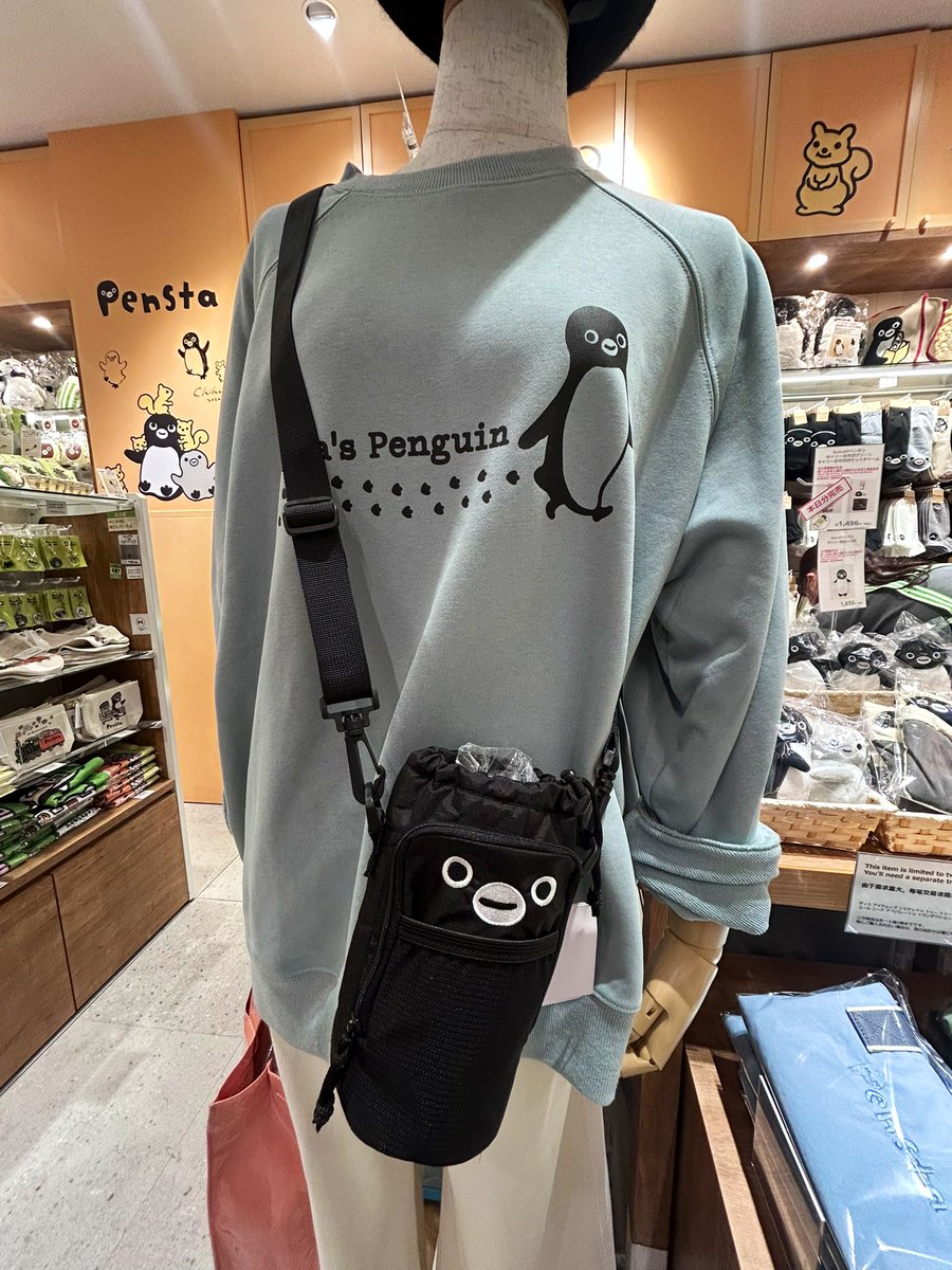 zn_bm's tweet photo. 夜勤して筋トレ受けてリハーサル行ってレッスン２本受けて締めペンスタ🐧

ボトルケース…ファスナー開けると子ペンちゃん出てくるの聞いてなくて声出た https://t.co/ipF2Yi7oLS