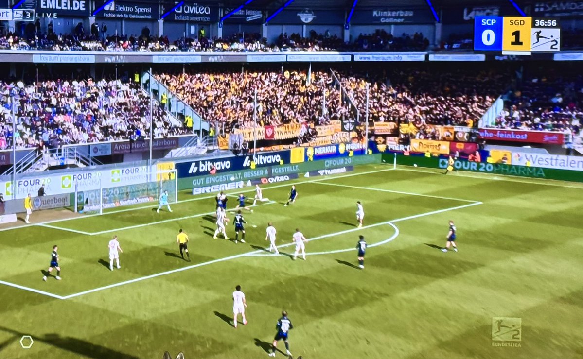 Bananenflanke tweet media