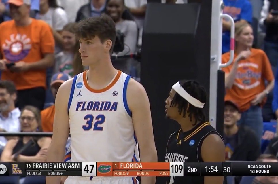 🟣🏀 Chris tweet media