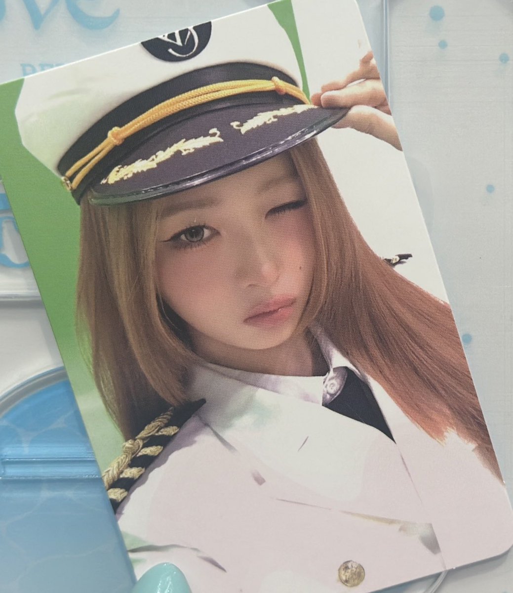 FORSUNREIS's tweet photo. it deserves to be called the 'genie rei' photocard because of how legendary she looks here https://t.co/OdYx4WvuMx