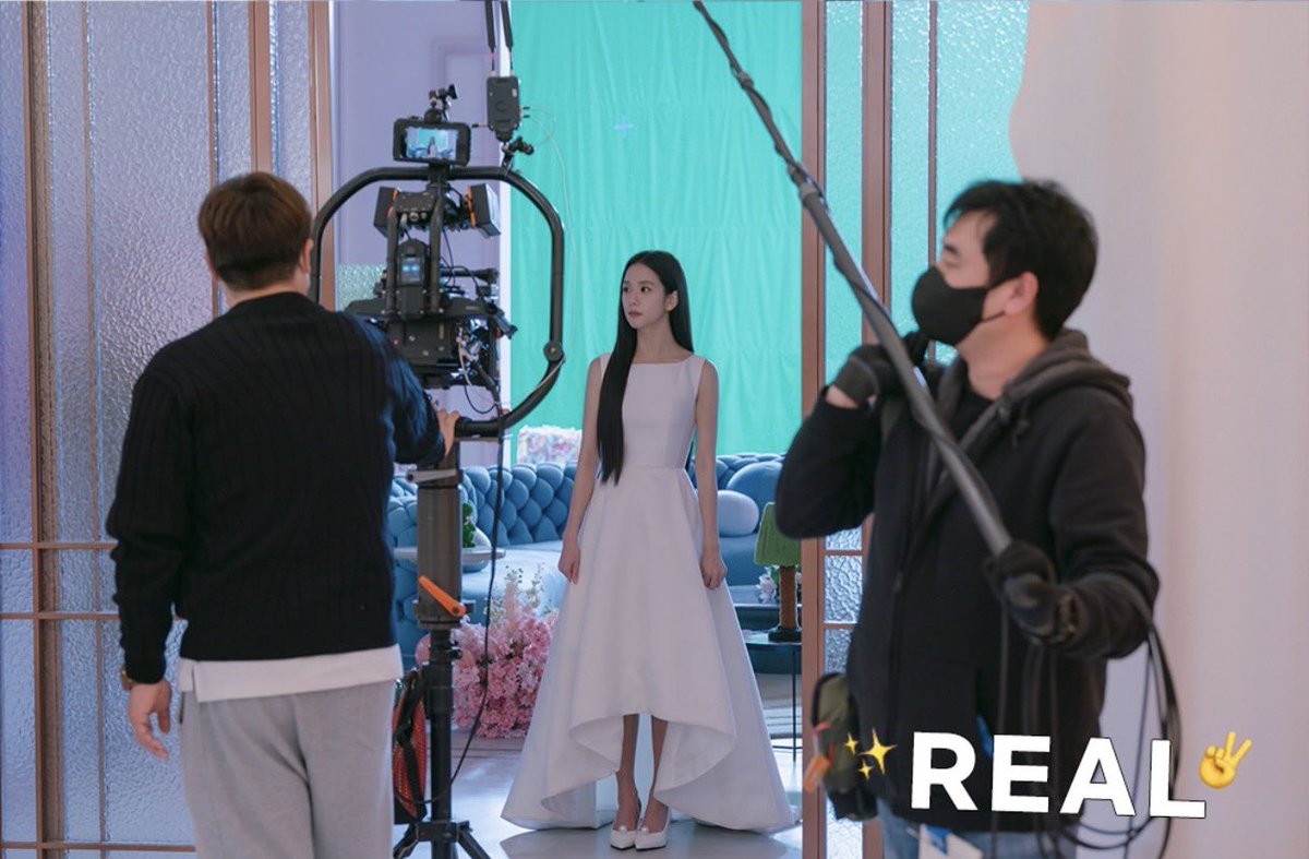 JISOO NEWS tweet media