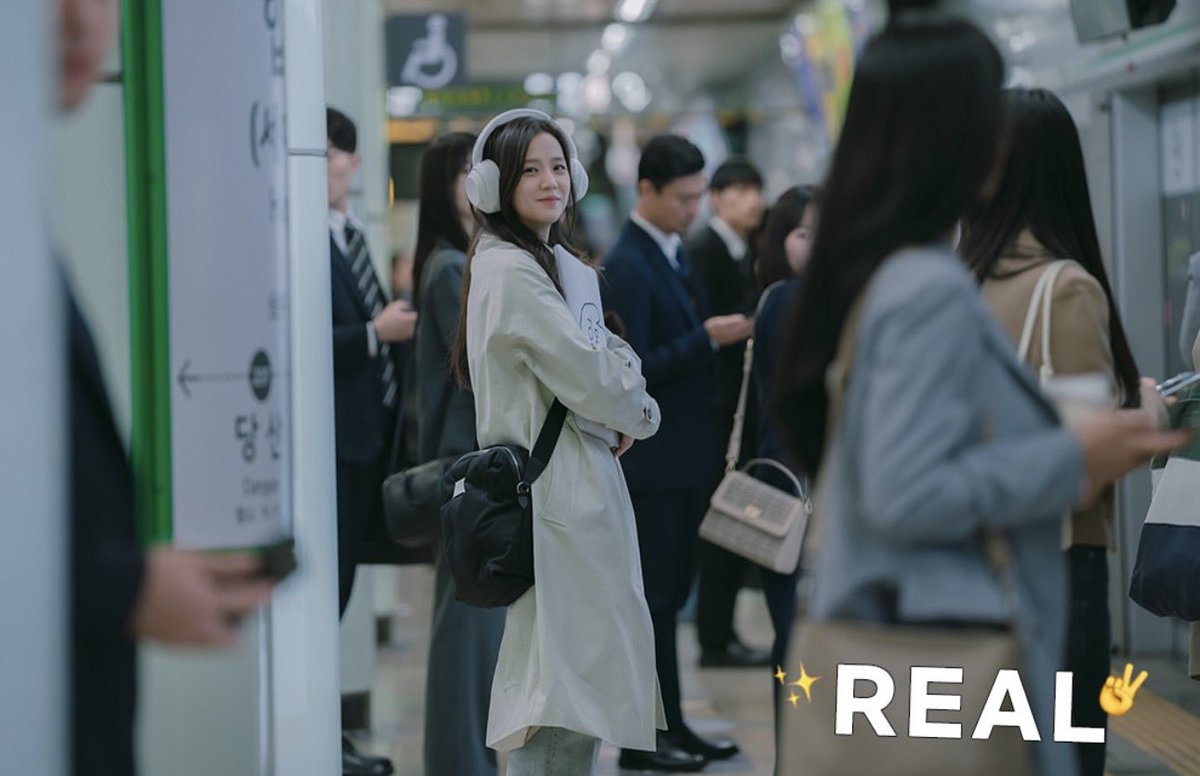 JISOO NEWS tweet media