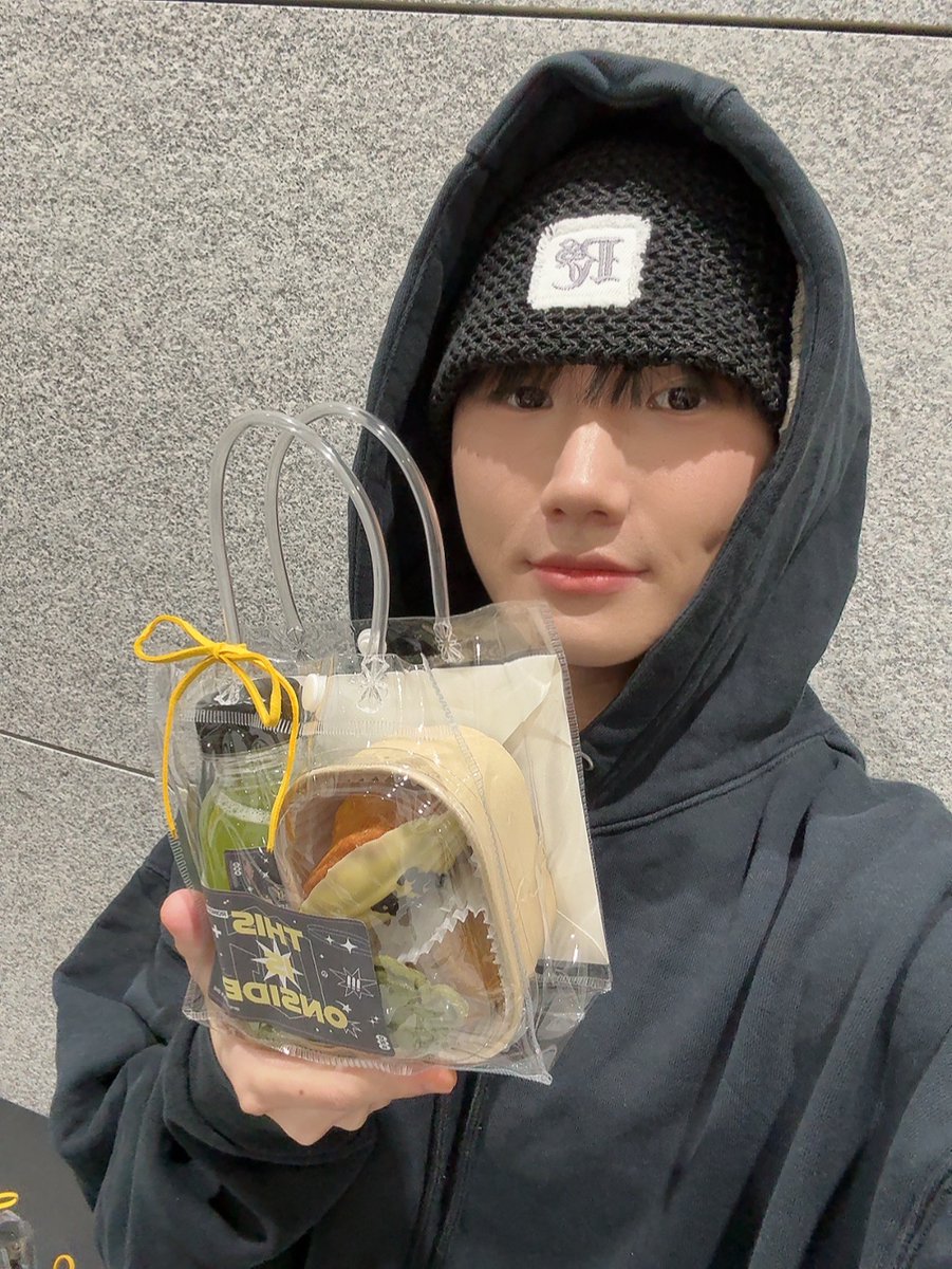OW_ONSIDEGAMING's tweet photo. 깜짝 셀카도 같이 공개한다온🦡
👽@F4zE_OW @OwSp1nt @0w_kilo

#THISISONSIDE #RØDE #RØDEONSIDEGAMING https://t.co/fJzvkZTyKS