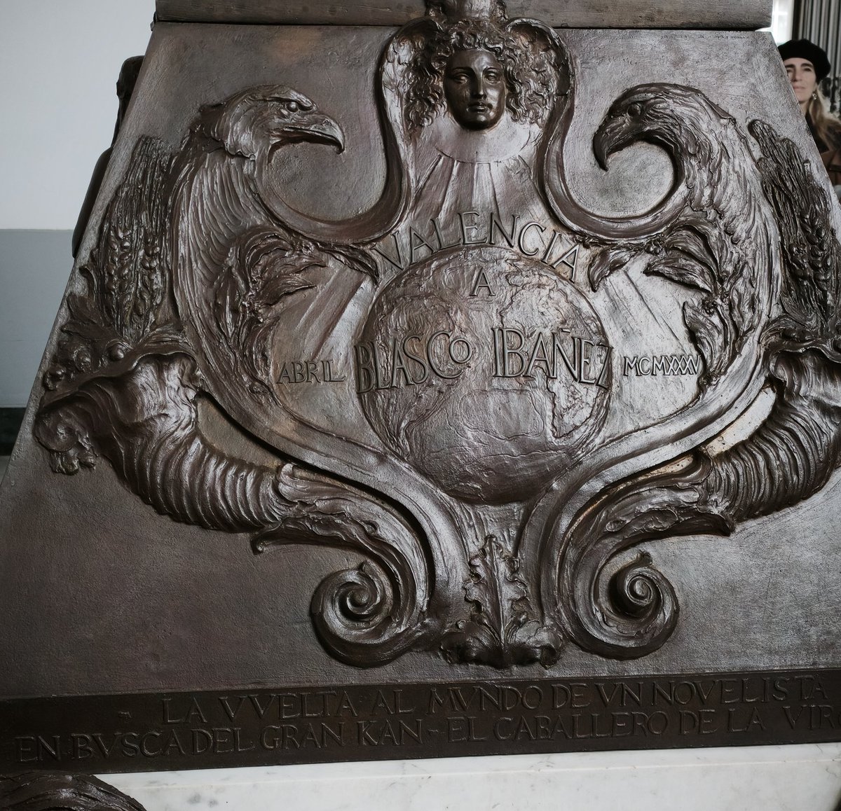 NuMoreno's tweet photo. Molt recomanable "El Museu del Silenci", la visita que fa Rafael Solaz pels carrers i avingudes del Cementeri Municipal de València. La vaig fer en 2010 per a un reportatge i m'ha agradat molt tornar. https://t.co/lbstgvy0s7