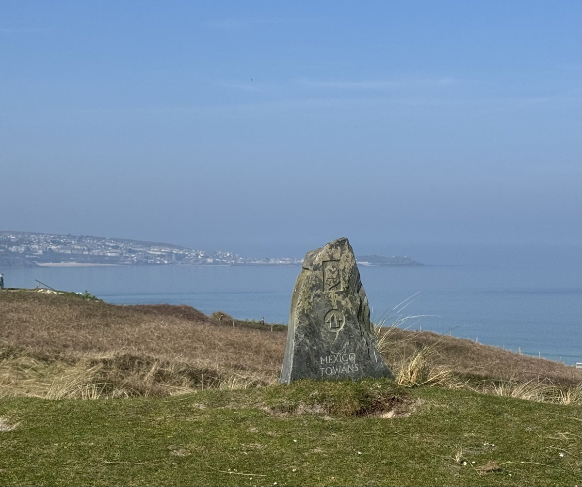 JackiHicks's tweet photo. Nice day for it β¦ π #GodrevyLighthouse #MexicoTowans #meandmyshadow #StIvesBay #walkfromhome #myphotography #nofilterneeded π· https://t.co/Vw8cItgRFu