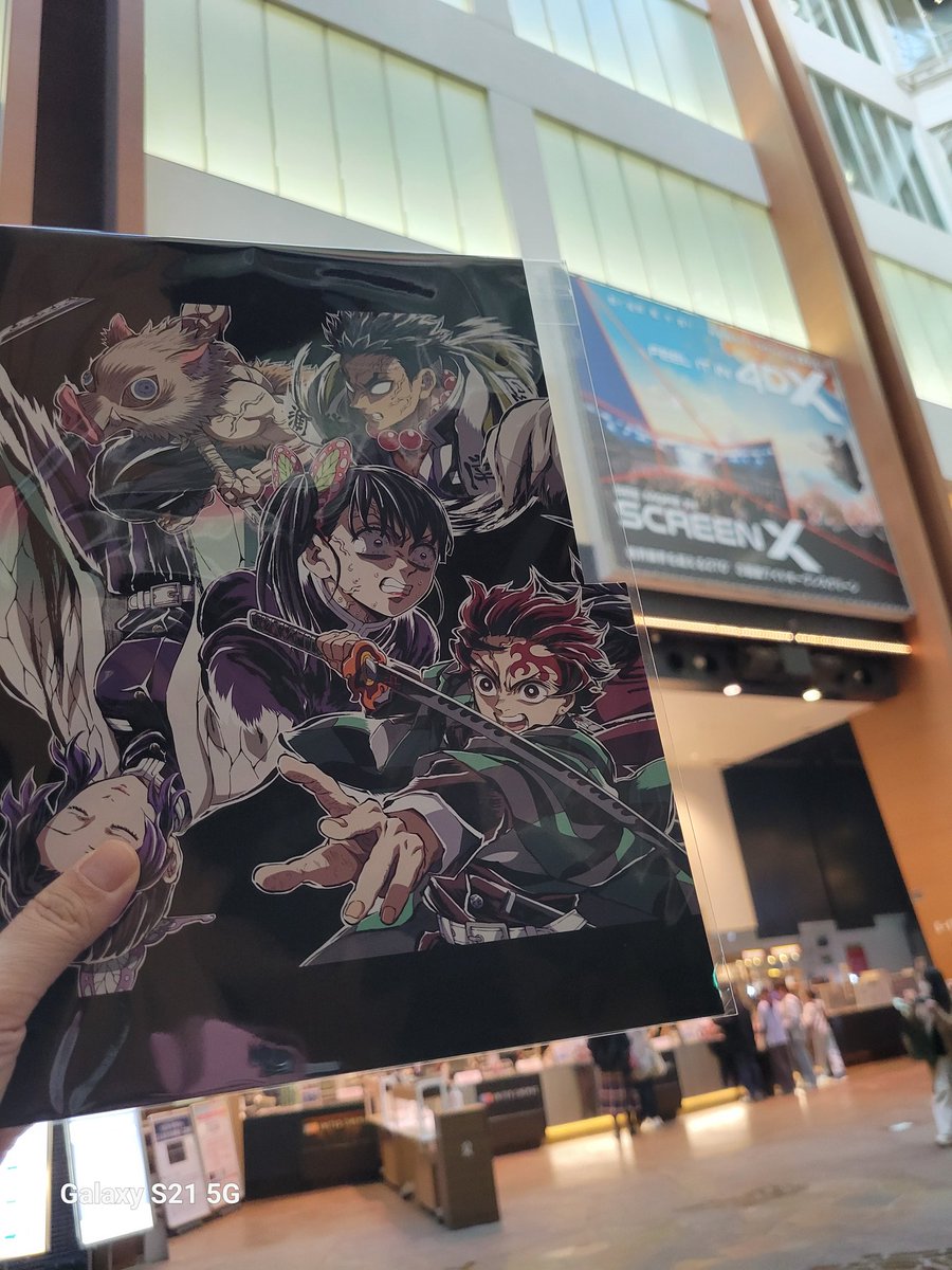 rentan248's tweet photo. 観てきました!!
SCREENX初体験でした!
感想としては３画面の迫力は凄いけど映画終始３画面というわけではないので、チケット価格を考えると少し高いかな💦
でもやはり推しを３画面で観るのは良き🥰
あとラストの❄夫婦の花火をバックに告白シーンは3画面の良さがフル活躍だった。 https://t.co/oIKOTAXUAz