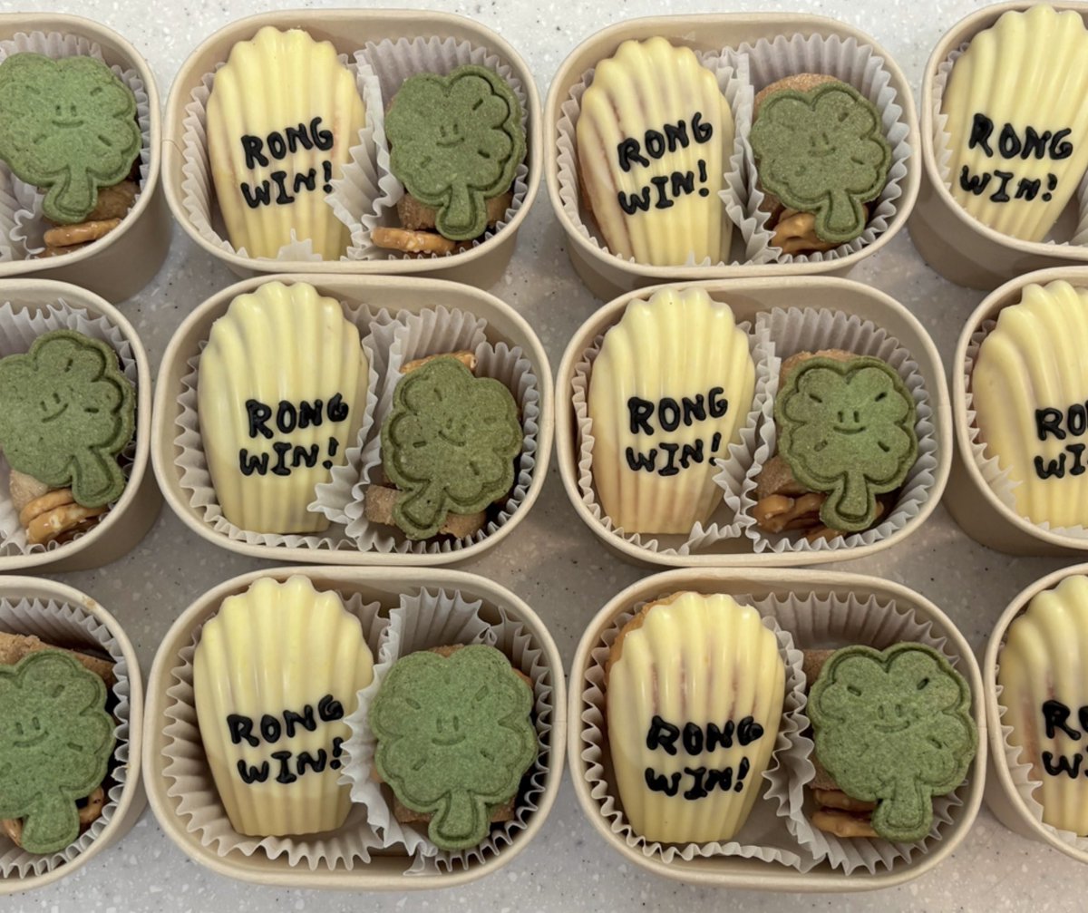 2026년 론사겜을 응원하기 위해 삼이님 (<a href="/333AM3M/">♻️</a>), 쿠유님 (<a href="/owkoou/">쿠유</a>)과 구움과자와 음료 서포트 박스를 드랍하였습니다!💛 우리 론사겜 올해도 힘내시고 매 경기마다 좋은 결과가 있기를 항상 응원합니다!! ₍₍ ପ(๑˃̶◡ ˂̶)੭ 🖤🫰🏻
#RONGWIN